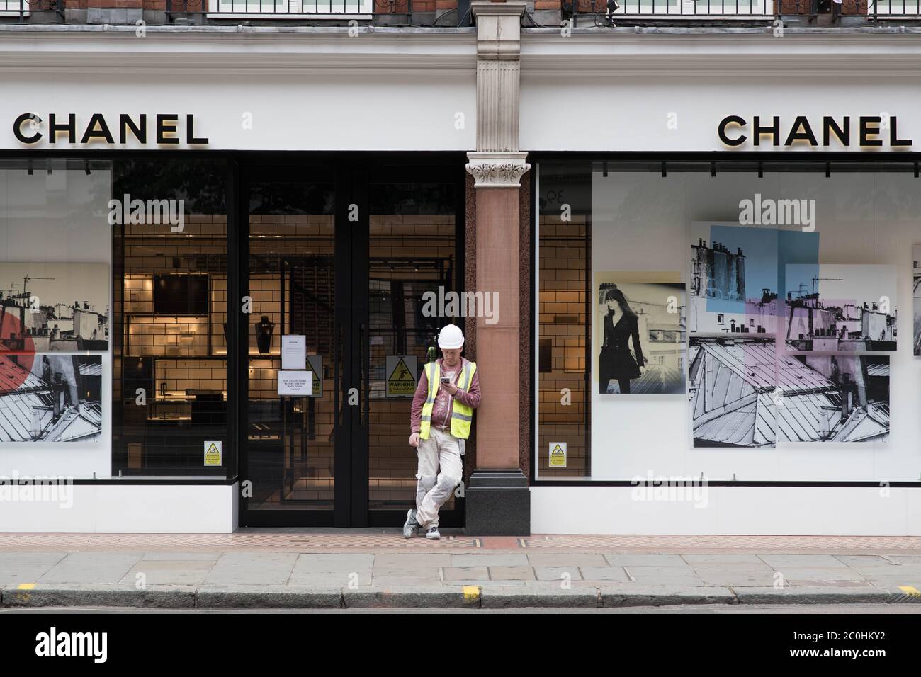 Outside chanel hi-res stock photography and images - Alamy