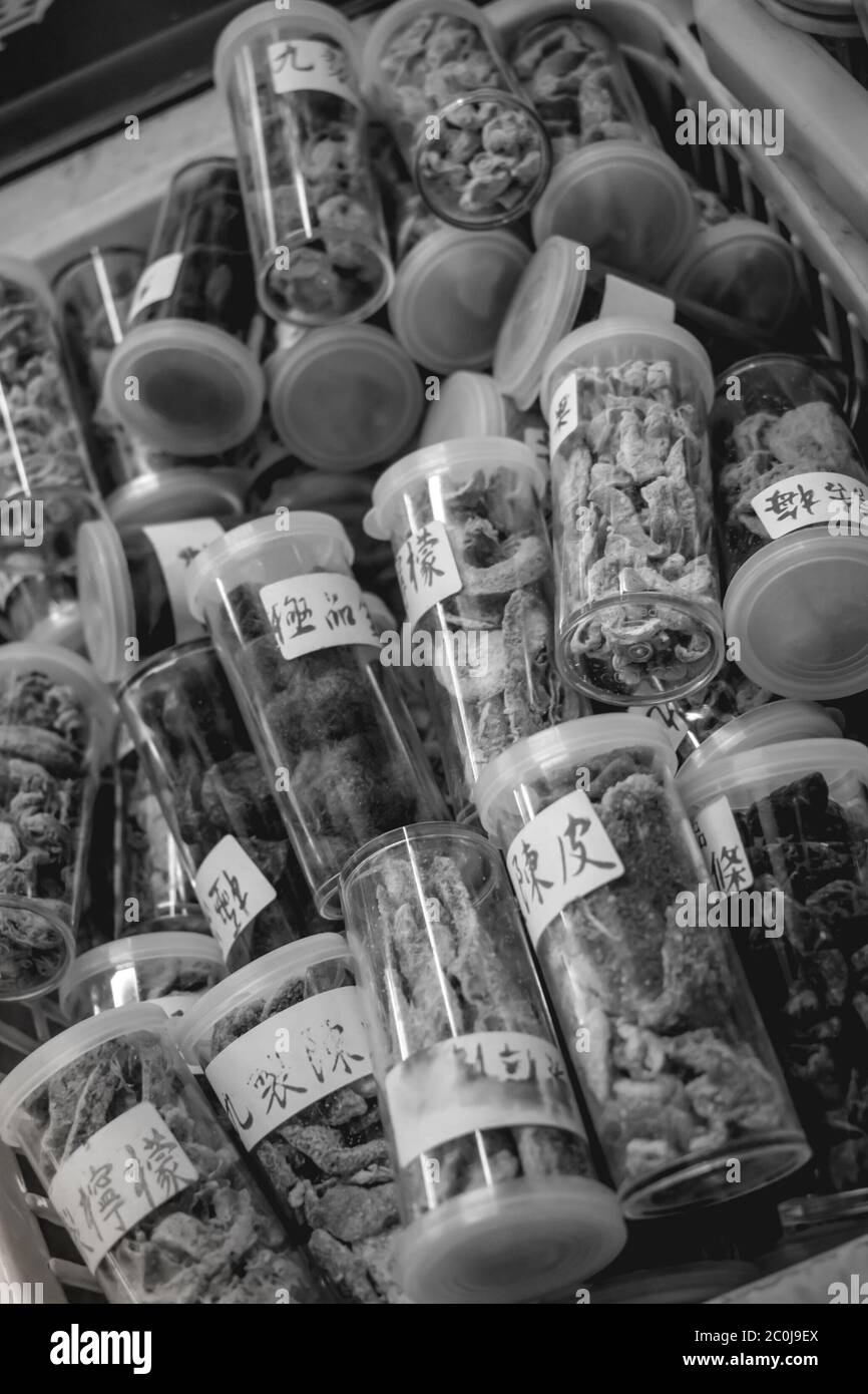 Hong kong chinese medicine herbs hi-res stock photography and images ...