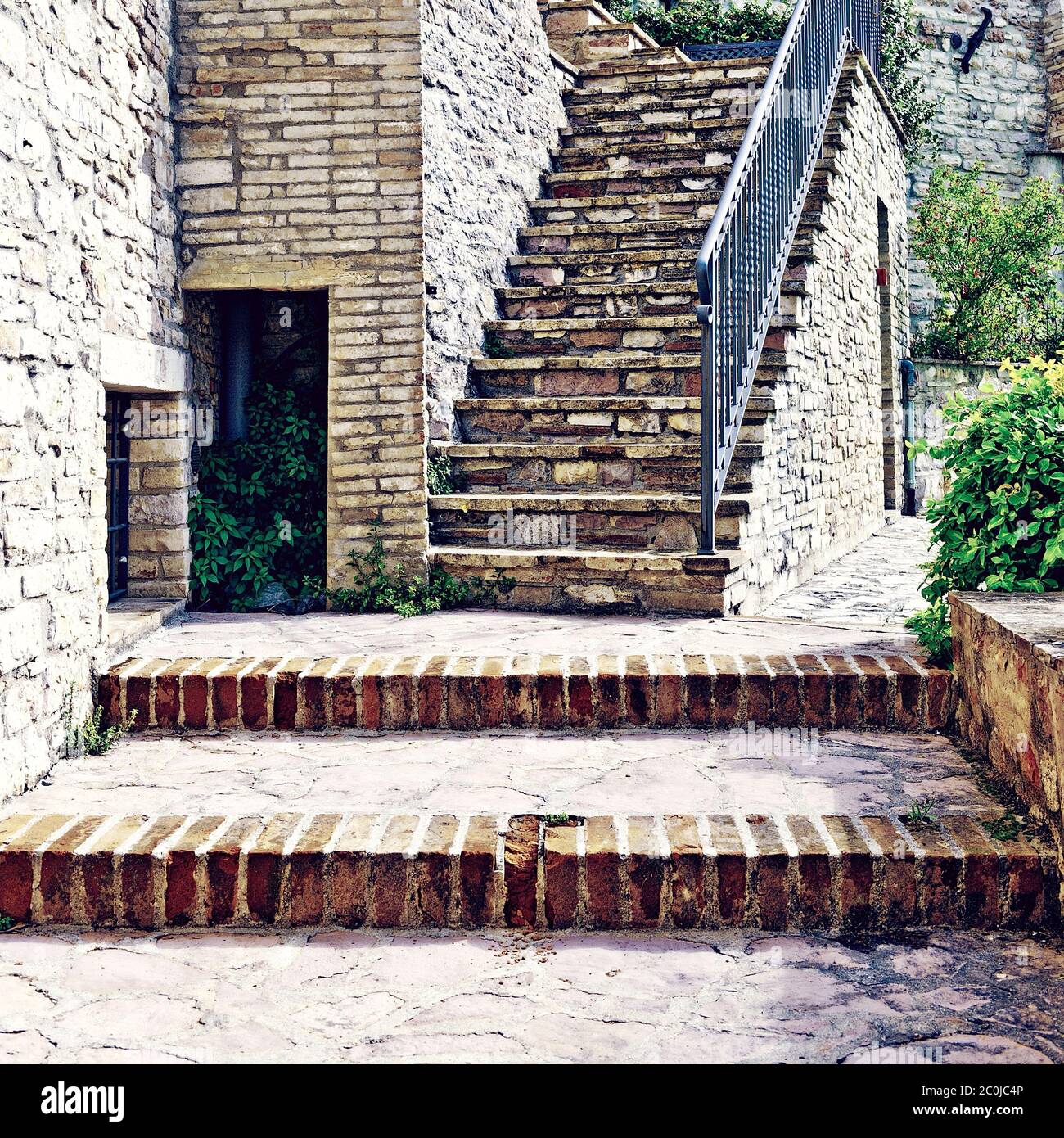 Grunge stairs hi-res stock photography and images - Alamy