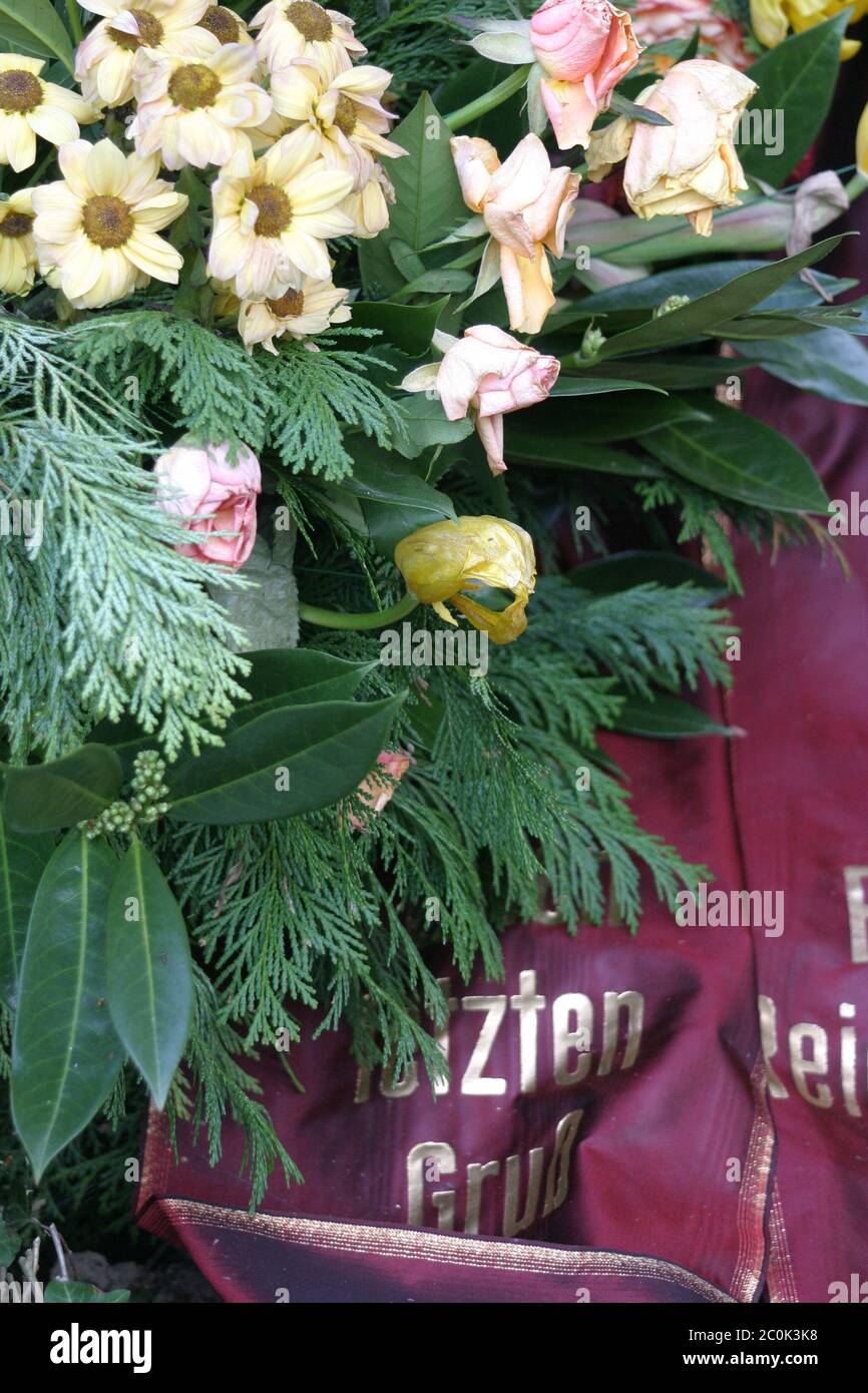 Wreaths and flowers on a fresh grave Stock Photo Alamy