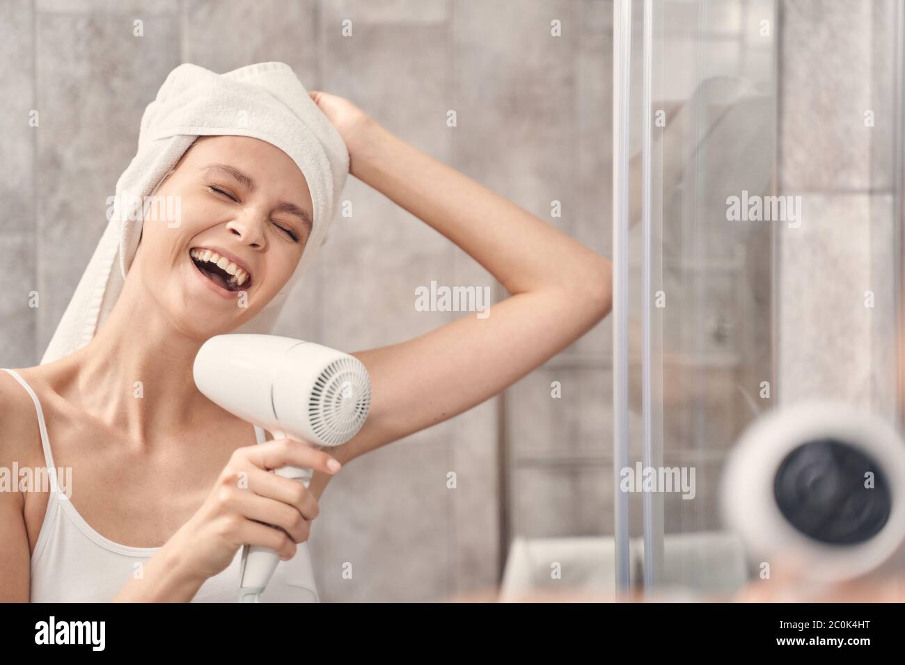 Cheerful lady singing before the bathroom mirror Stock Photo Alamy