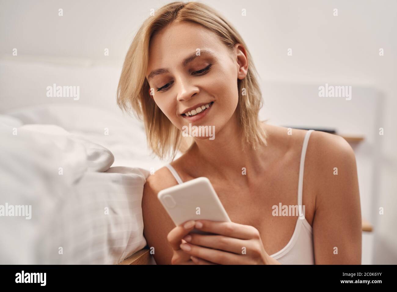 Female reading a text message on her smartphone Stock Photo - Alamy