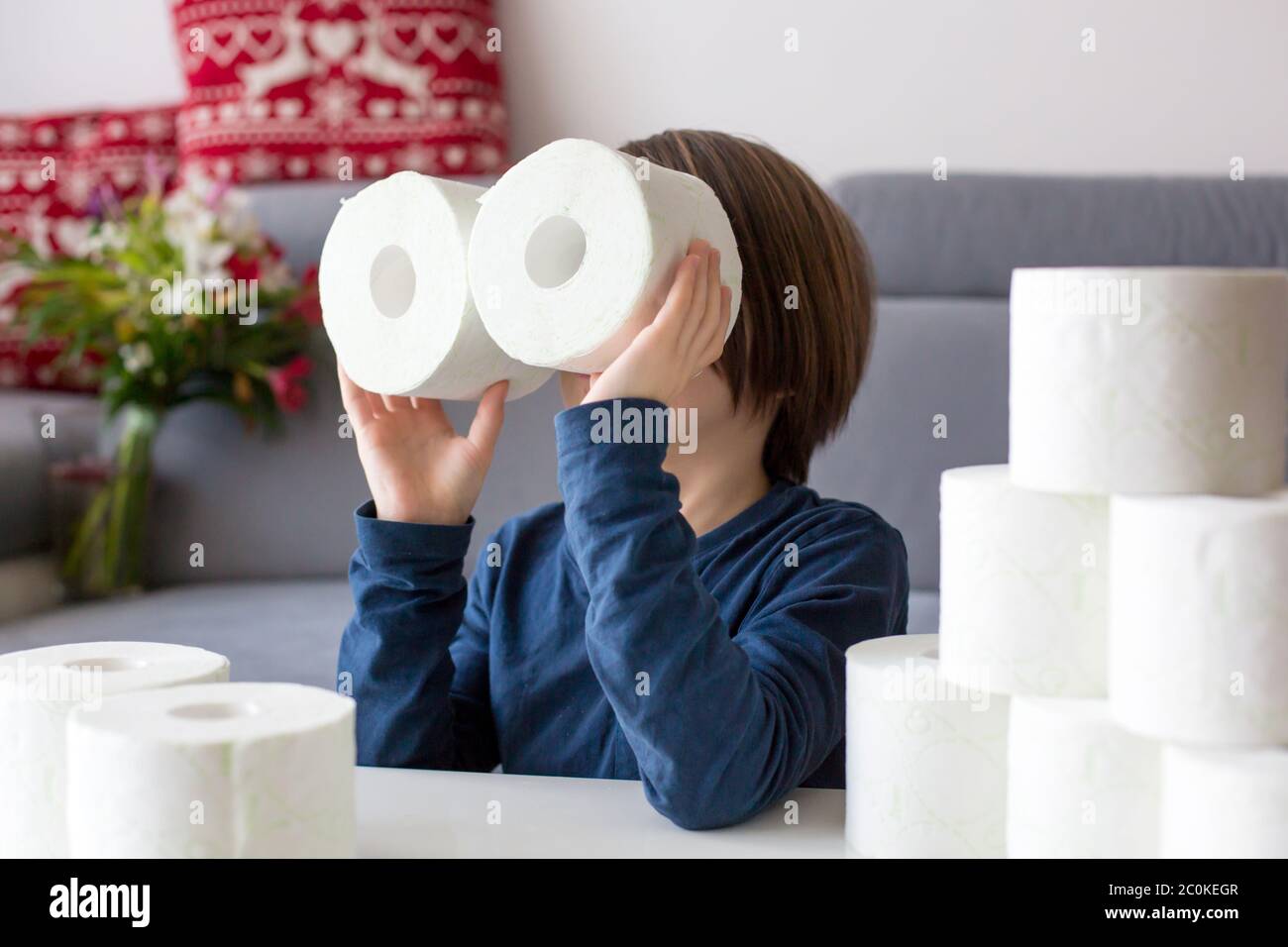 Незаконное производство туалетной бумаги. Как делают туалетную бумагу видео. Как делают туалетную бумагу видео. Туалетная бумага из бумаги. Как делают туалетную бумагу видео.