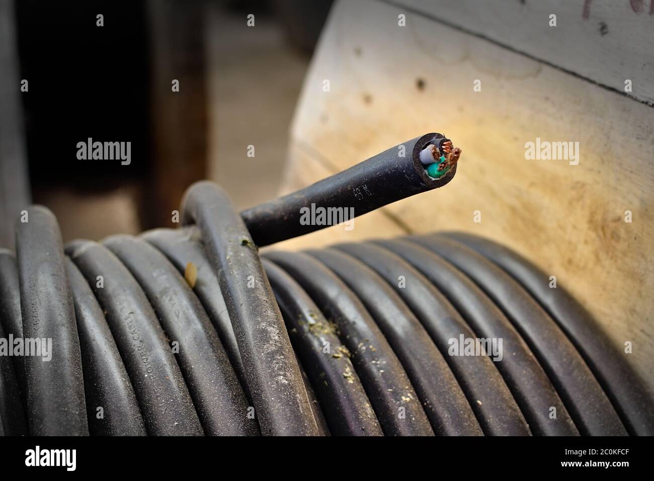 Spool of dusty power cable with edge section showing its copper wire  strands Stock Photo - Alamy