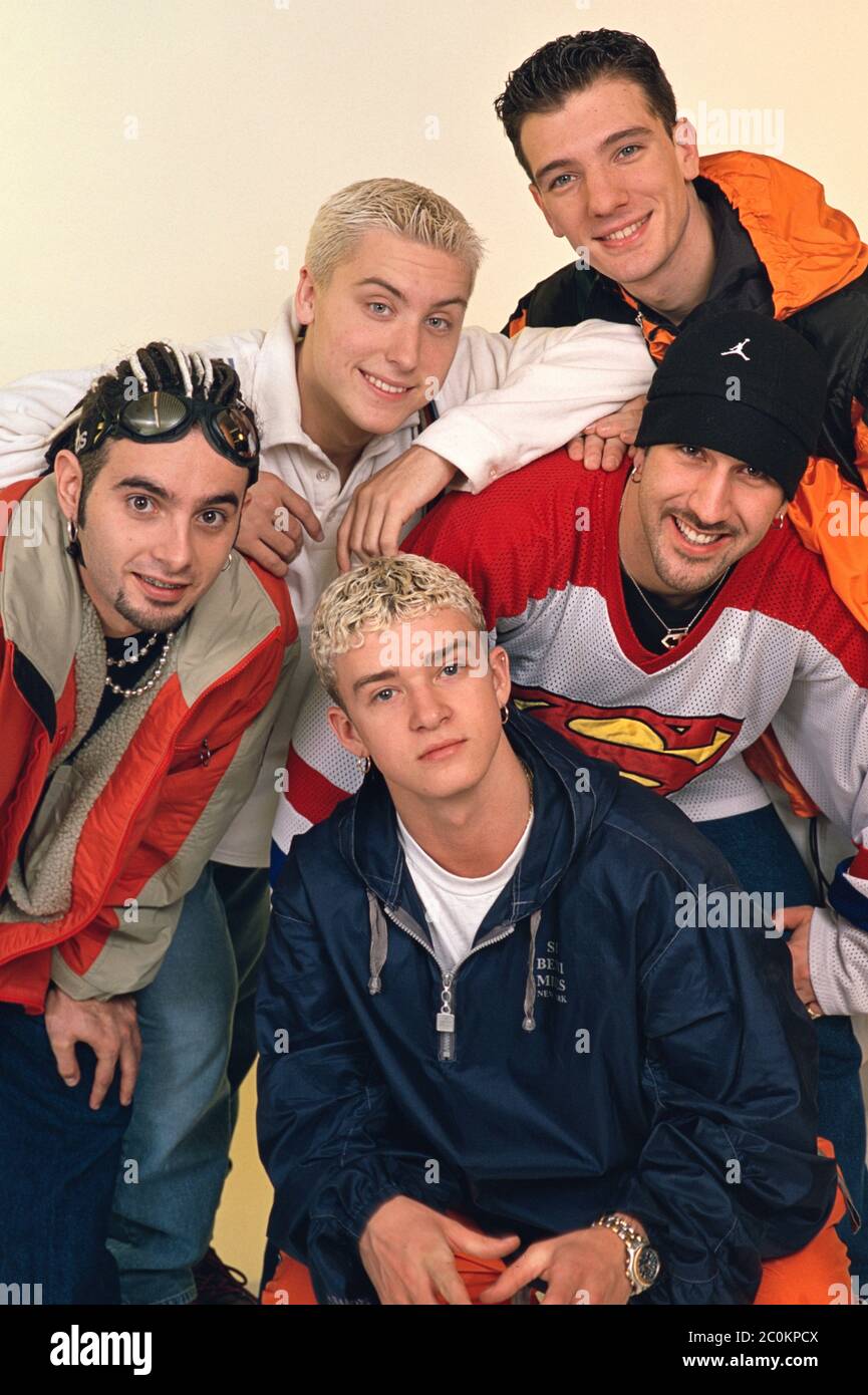 08.02.1998, the US boy group NSYNC Backstage at the RSH Gold Dance Chart Party in the Ostseehalle in Kiel. Alongside Joshua Scott JC Chasez, Lance Bass, Joey Fatone, Chris Kirkpatrick, Justin Timberlake is by far the best known member of the group. | usage worldwide Stock Photo