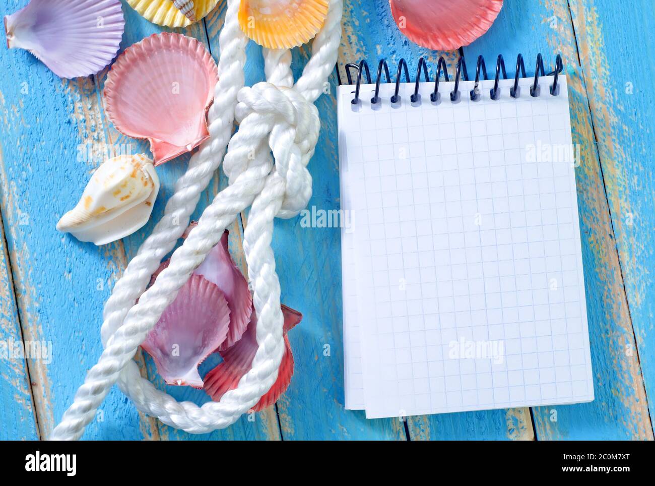 note and sea shell Stock Photo - Alamy