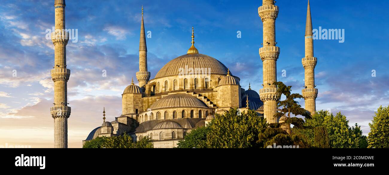 The Sultan Ahmed Mosque (Sultanahmet Camii) or Blue Mosque, Istanbul ...