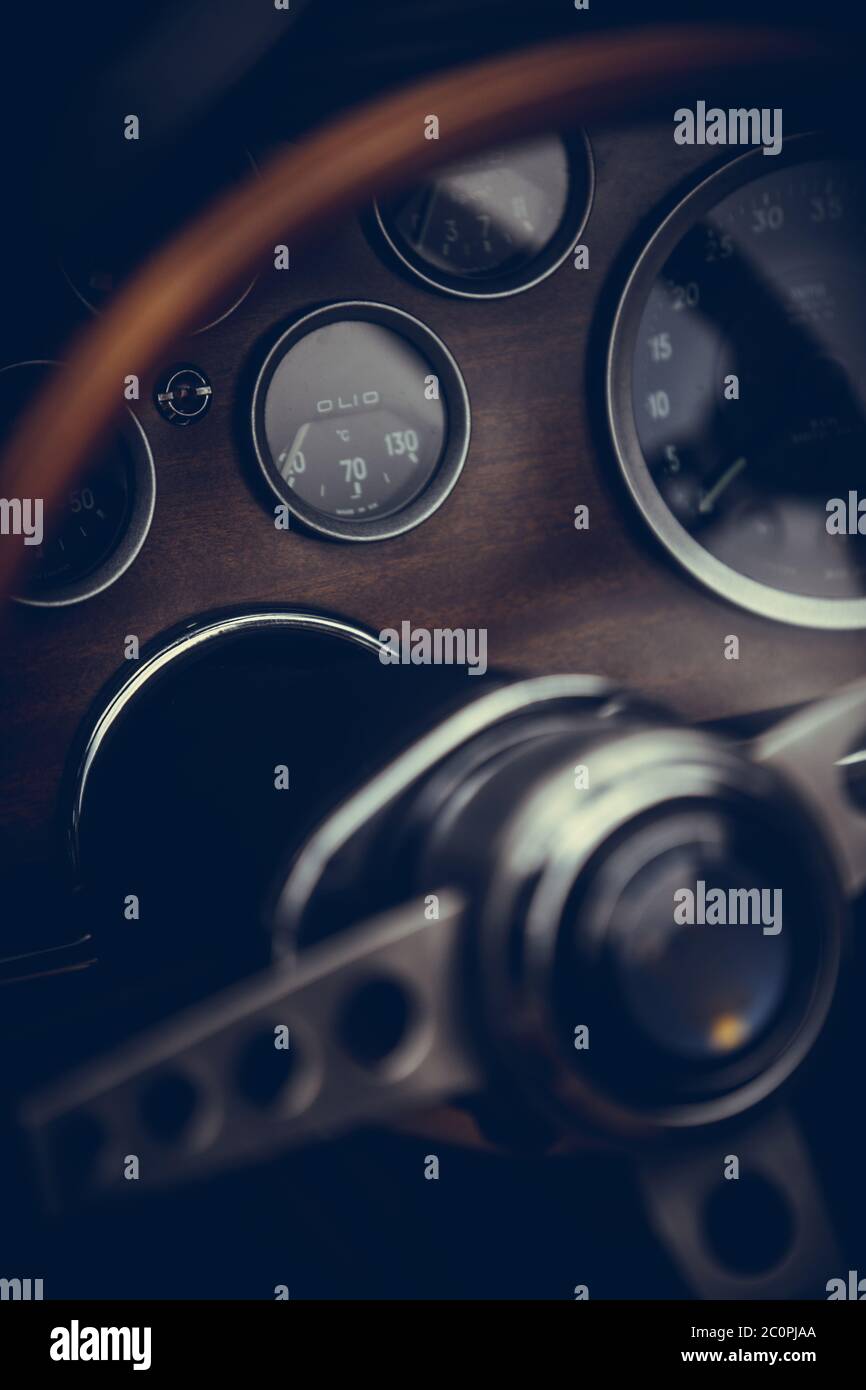 Vintage temperature display hi-res stock photography and images - Alamy
