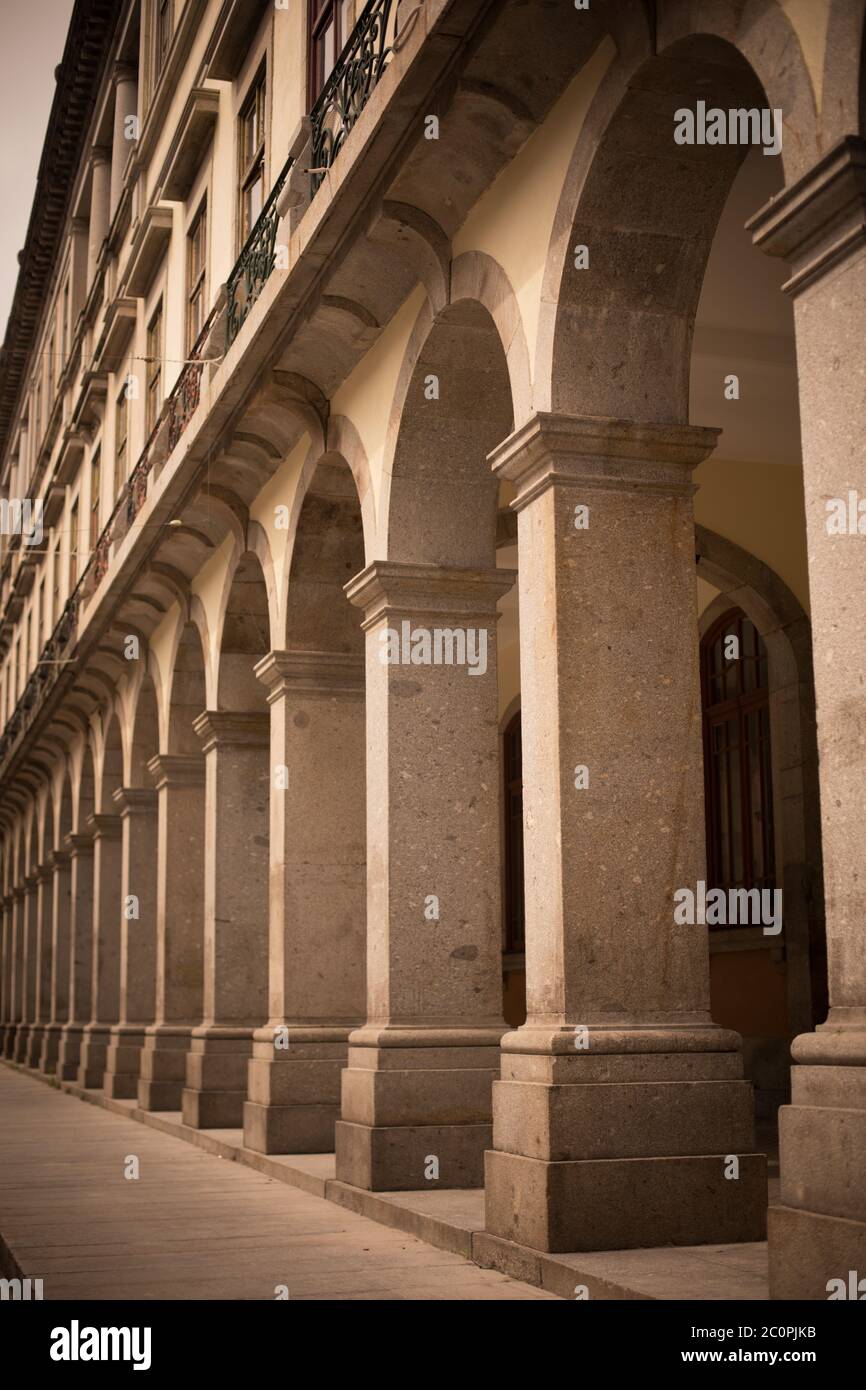 Arched columns hi-res stock photography and images - Alamy