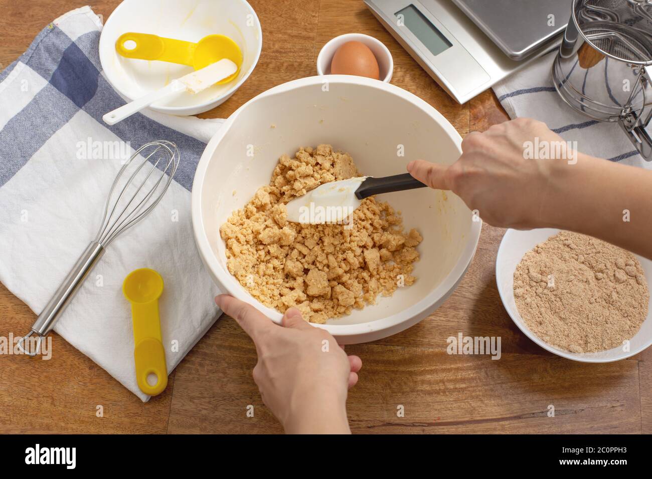 Bowl of mixing dough in messy kitchen - Stock Image - F005/2392