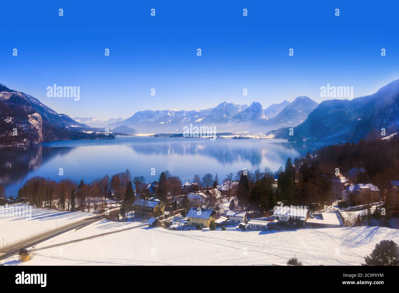 Christmas mountains trees cabin hi-res stock photography and images - Alamy