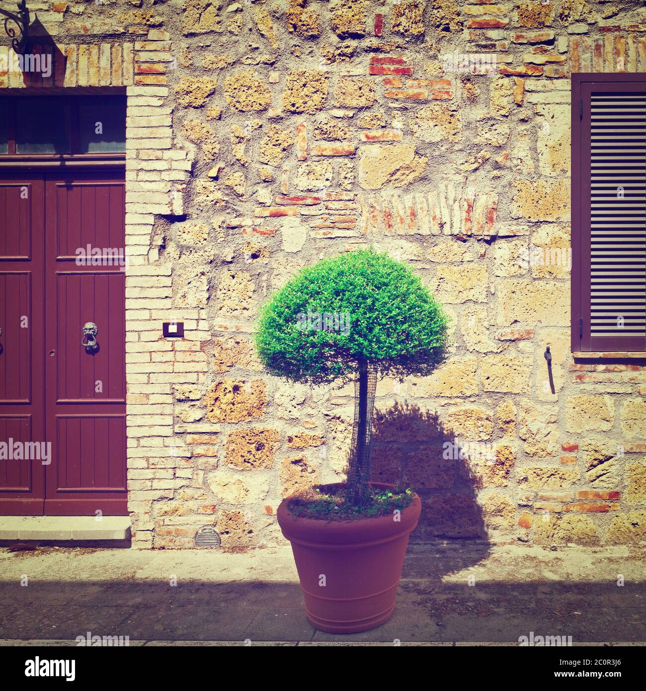 Square home facade glass hi-res stock photography and images - Alamy