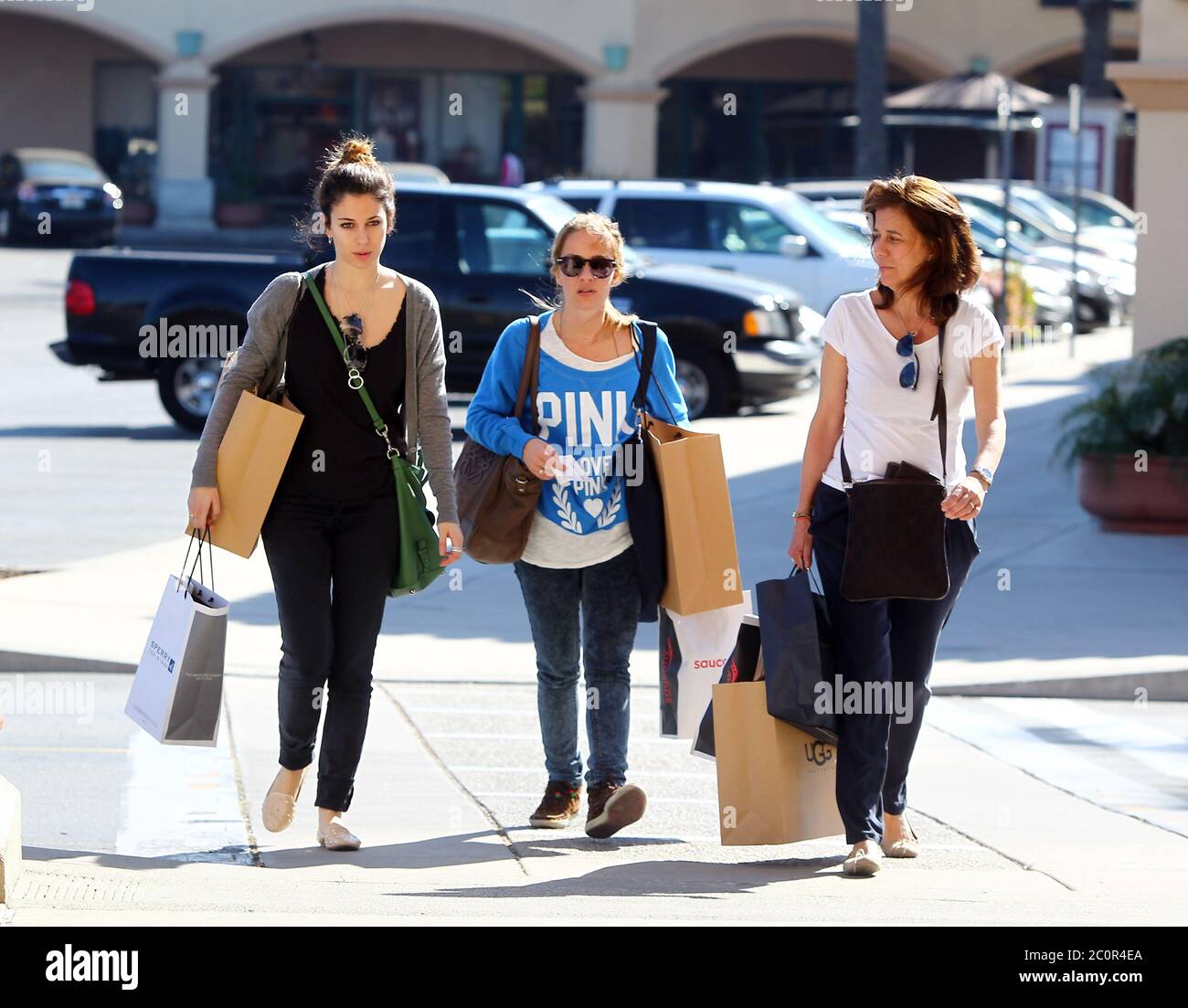 Fashion outlet hi-res stock photography and images - Alamy