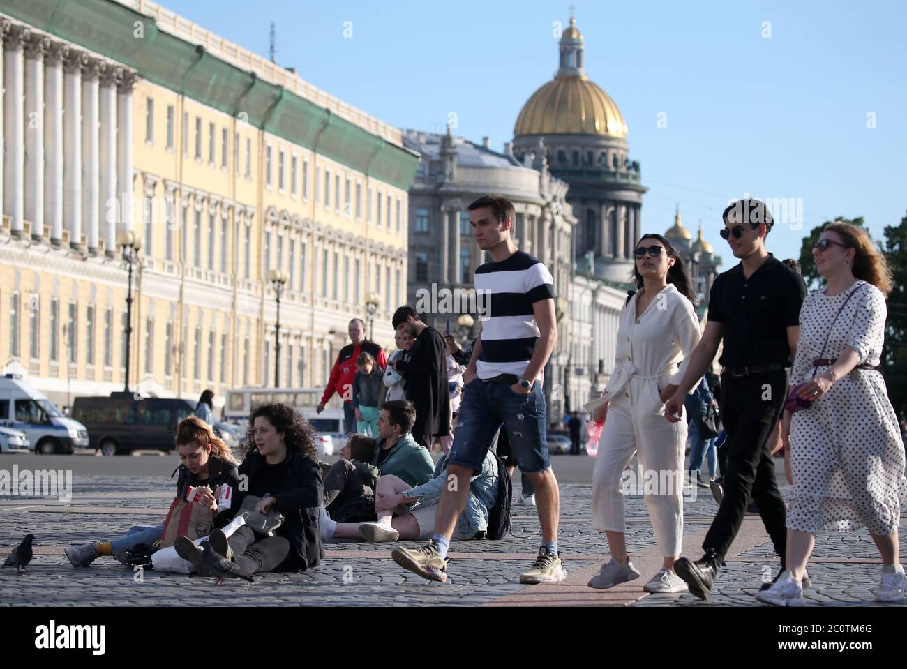 St Petersburg Russia 12th June People Walk In Palace Square During A National Holiday Known As Russia Day Celebrated On 12 June Amid The Pandemic Of The Novel Coronavirus Disease Covid 19