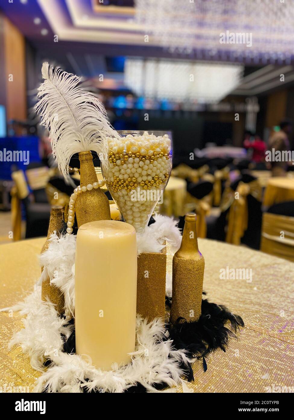 The great gatsby theme table tops at a theme party Stock Photo - Alamy, image size:975x1390