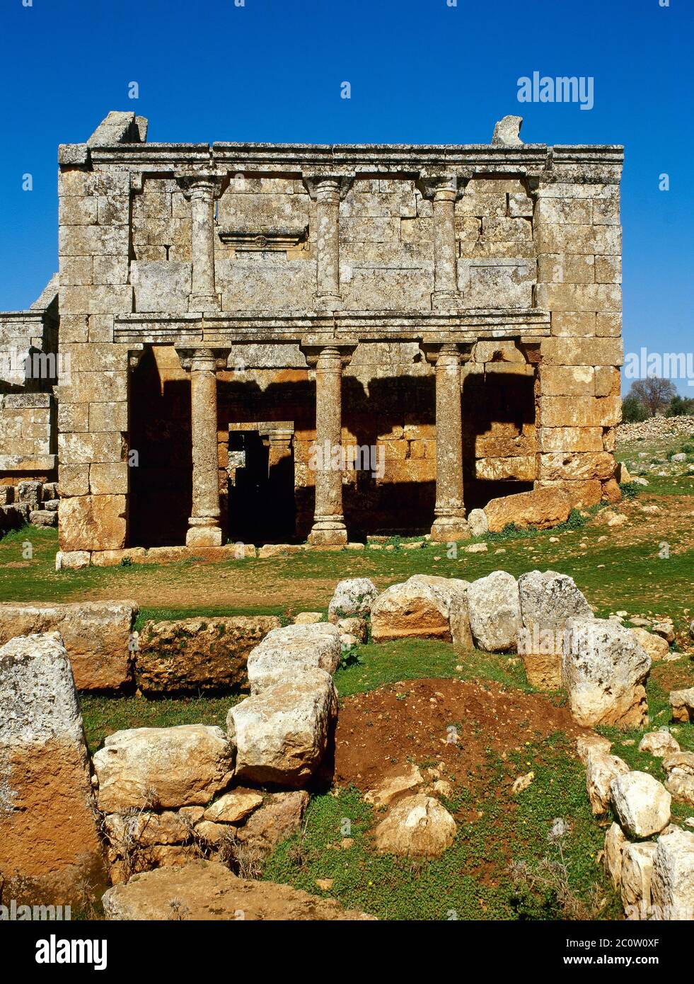 Syria. Dead Cities. Serjilla. Ancient city founded ca. 473 AD and abandoned in 7th century AD. View of the roman tavern, two story building with double portico (three columns on each floor). Exterior view. (Photo taken before the Syrian civil war). Stock Photo