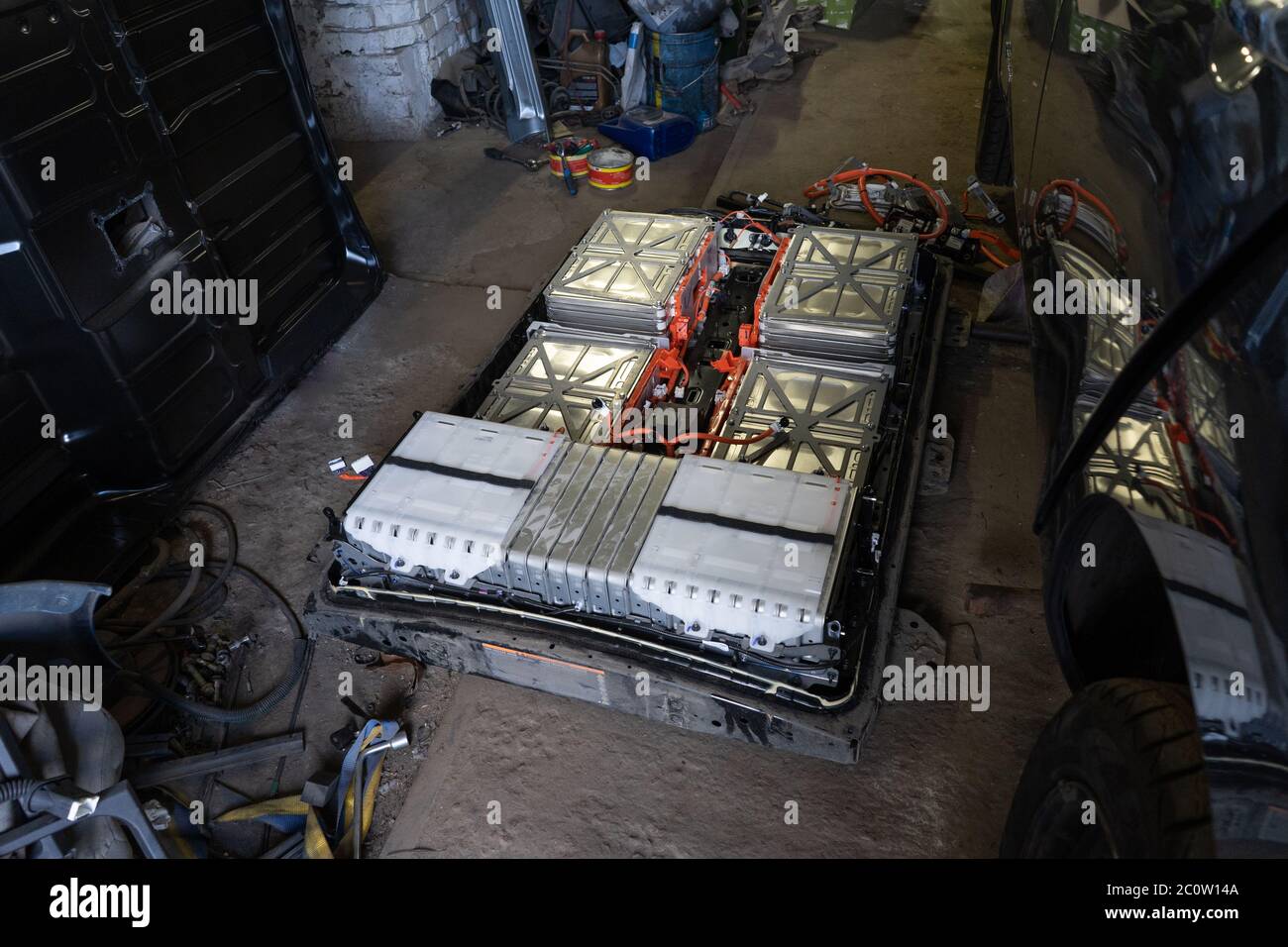 Automotive rechargeable accumulator battery from an electric car