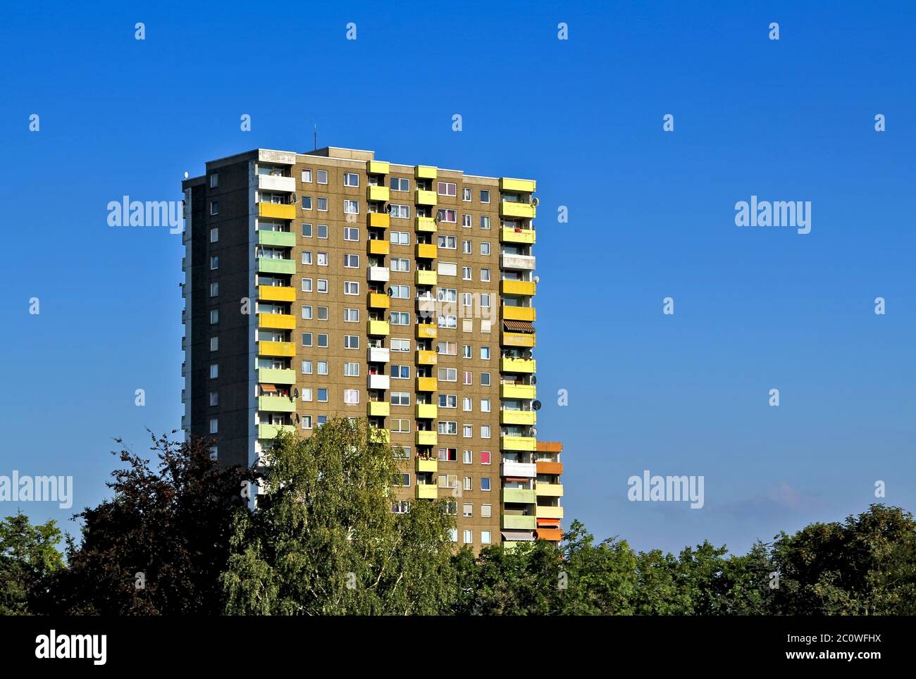 Apartment block reside hi-res stock photography and images - Alamy