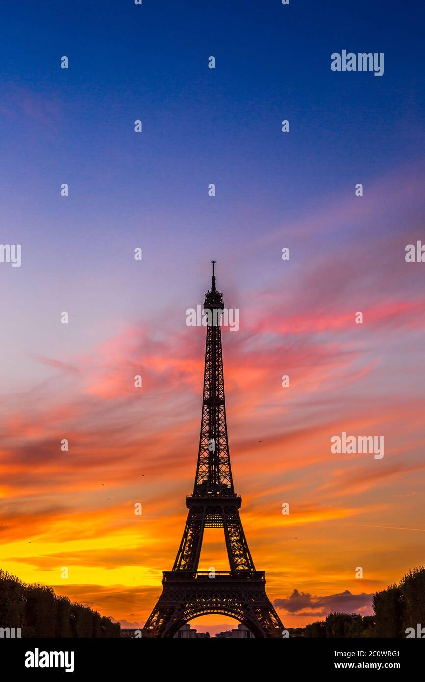 Eiffel Tower At Sunset In Paris Stock Photo Alamy