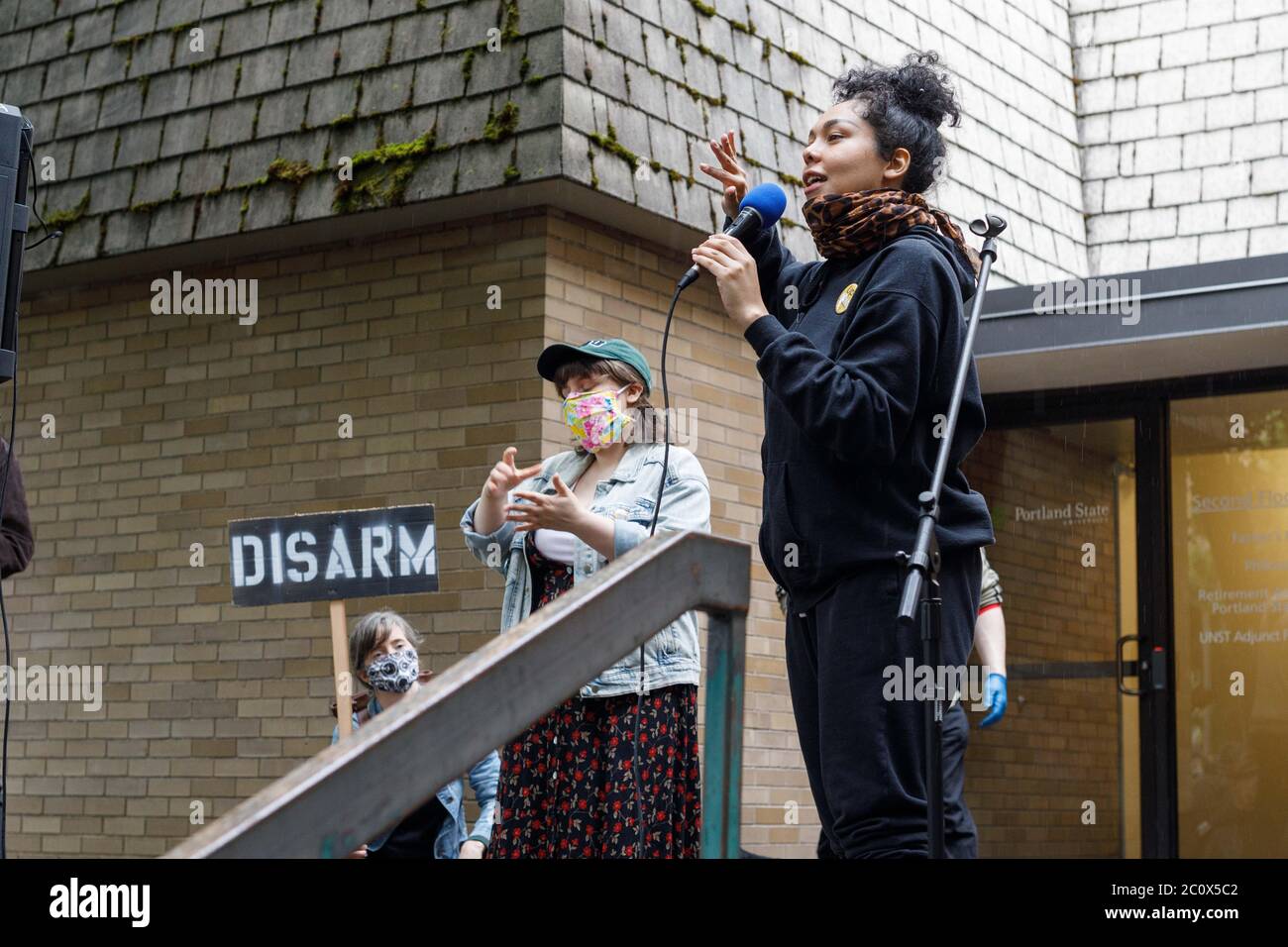 Portland, USA. 12th June, 2020. Activist and organizer Alyssa Pariah addresses the crowd, as hundreds of students and faculty protest the presence of an armed police force on the campus of Portland State University on June 12, 2020 in Portland, Oregon, near the anniversary of their fatal shooting of Jason Washington in 2018. (Photo by John Rudoff/Sipa USA) Credit: Sipa USA/Alamy Live News Stock Photo