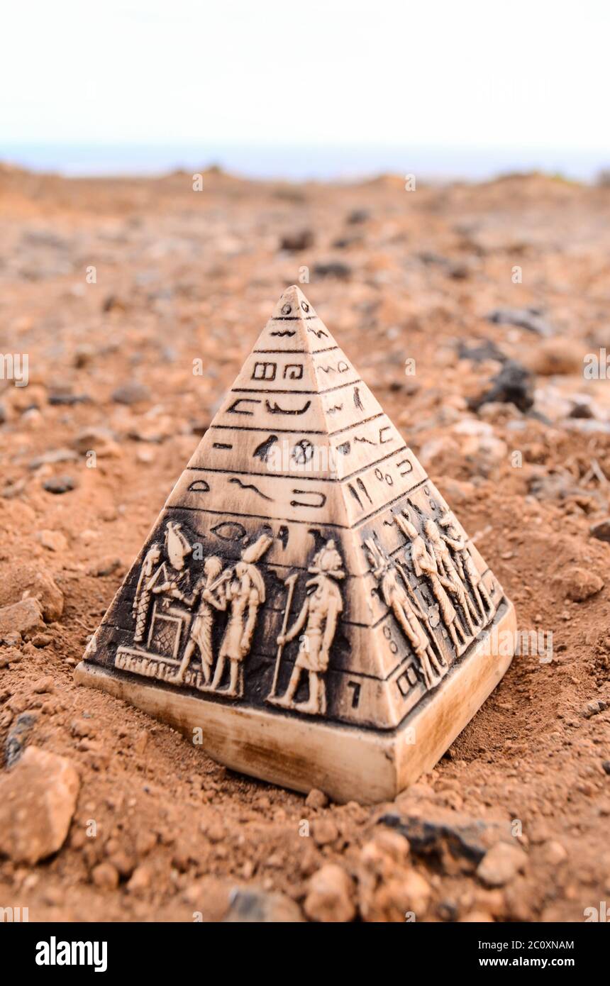 Egyptian pyramid model miniature hi-res stock photography and images ...