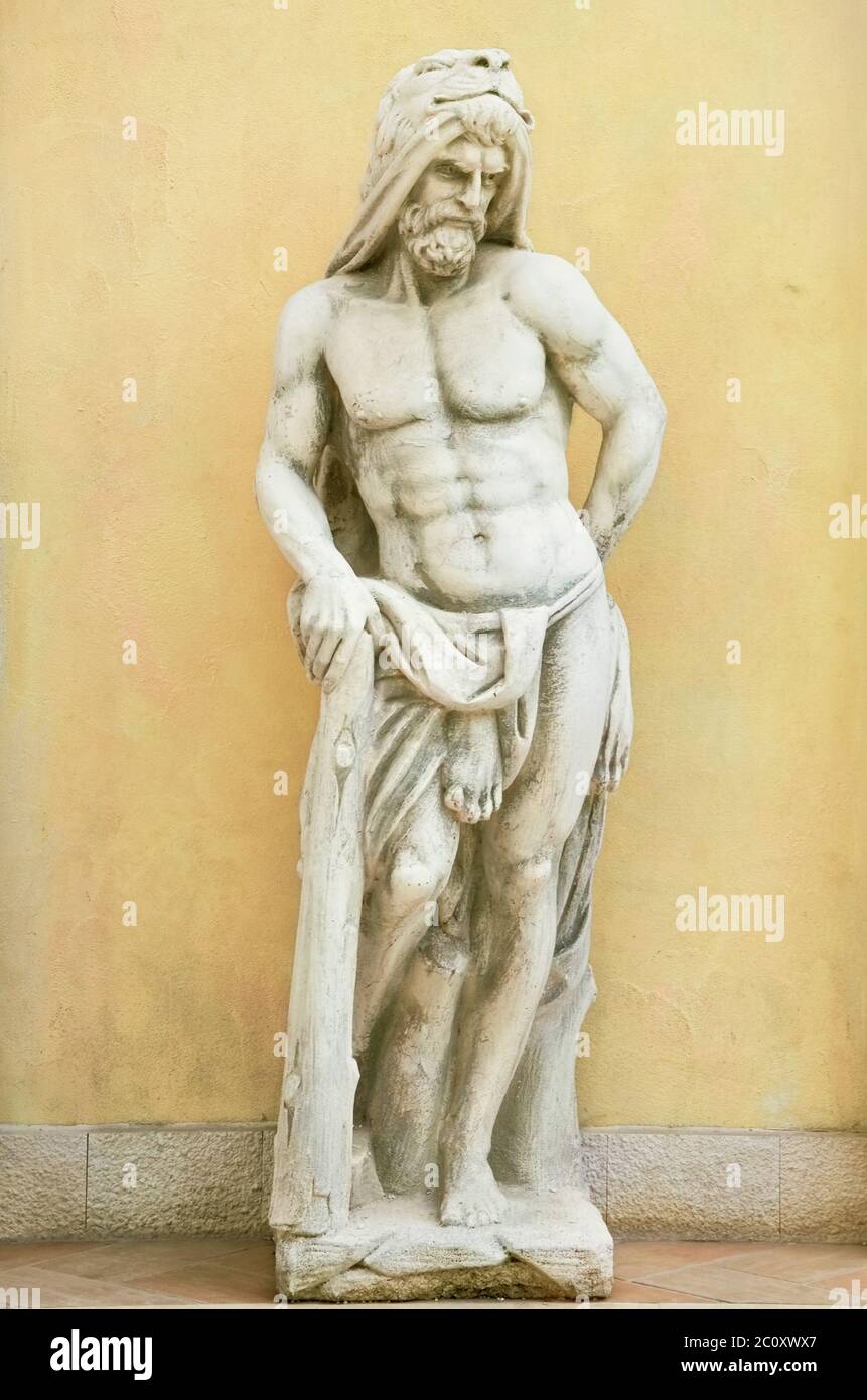 Hercules statue antique hi-res stock photography and images - Alamy