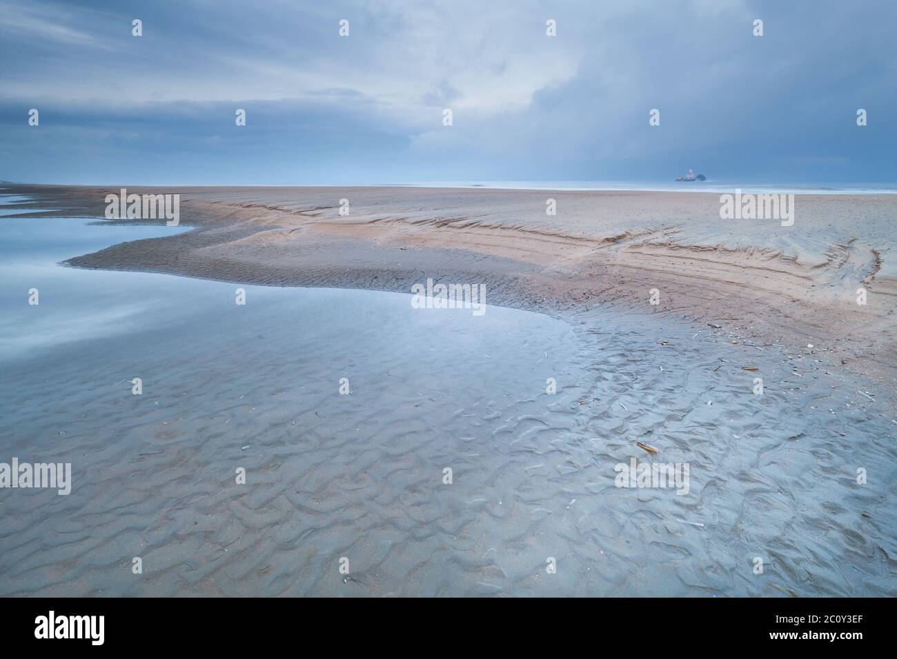 Ship on beach hi-res stock photography and images - Alamy