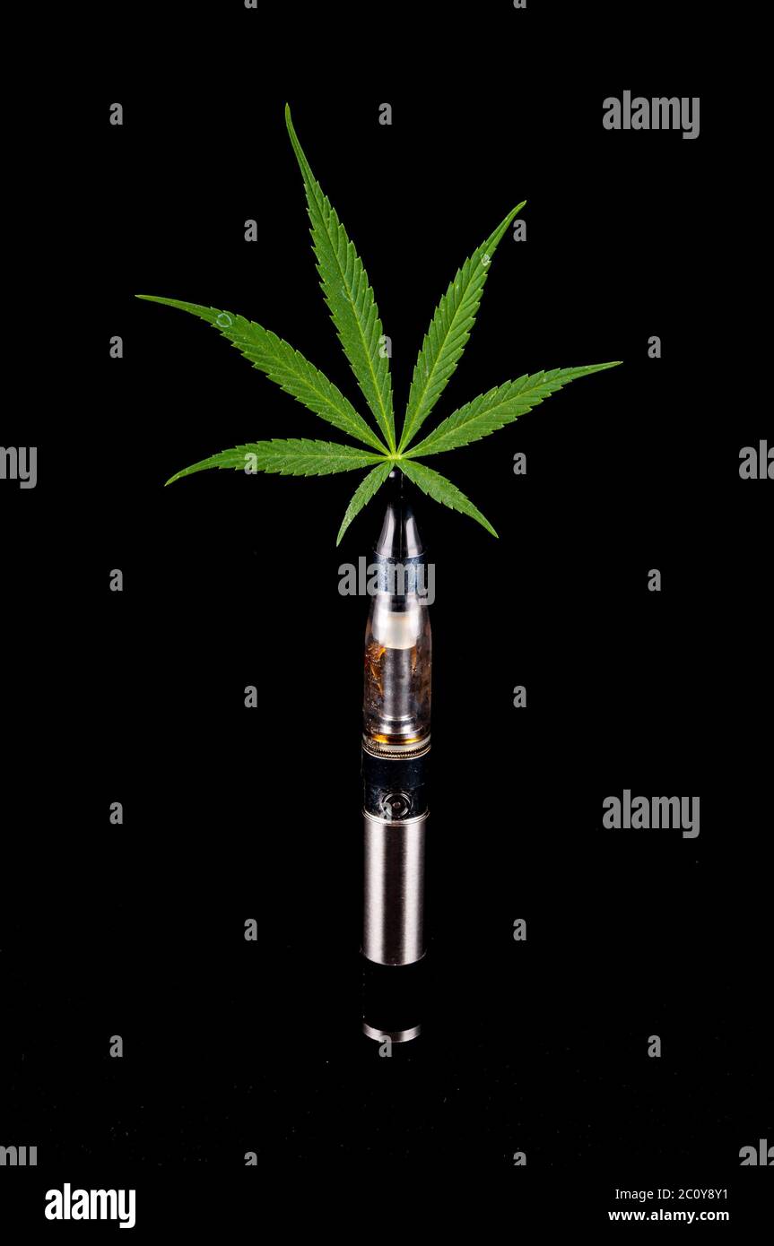 Vaporizer cannabis Imágenes recortadas de stock - Alamy