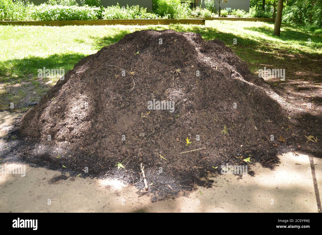 Large Pile Or Mound Of Brown Mulch Or Dirt Stock Photo Alamy