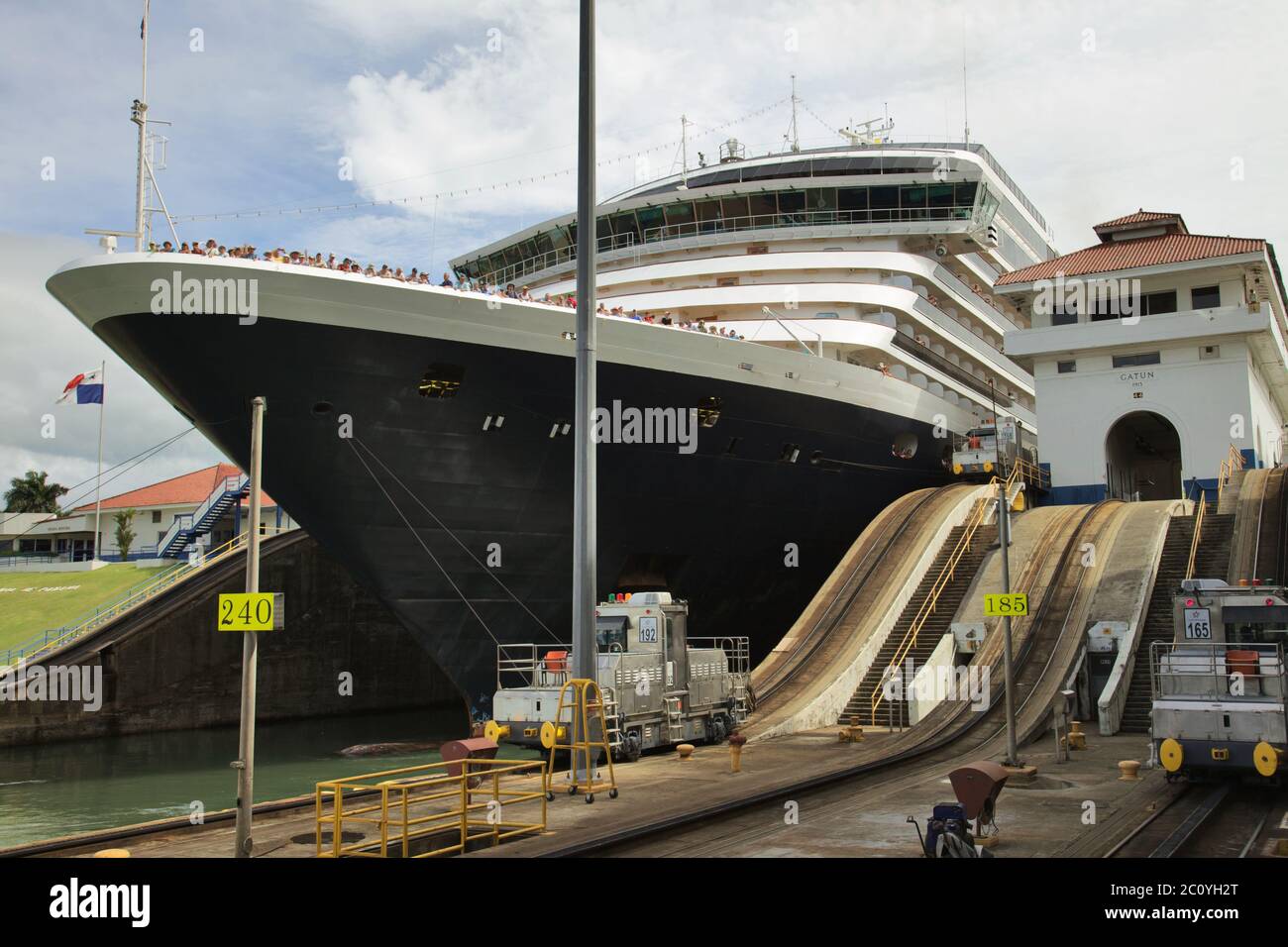 Panama canal cruise ship hires stock photography and images Alamy