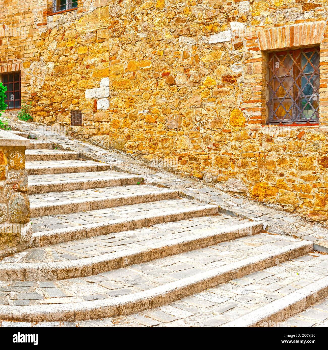 Cracked steps hi-res stock photography and images - Alamy