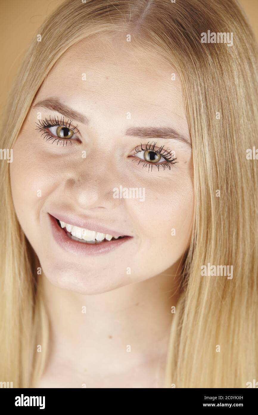 Attractive young woman portrait hi-res stock photography and images - Alamy
