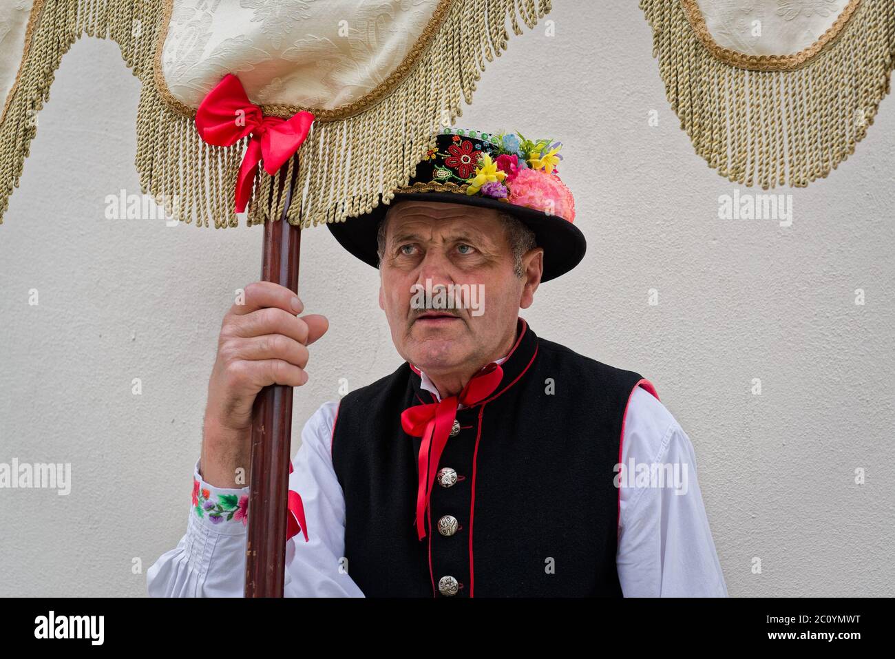 Polish traditional costume hi-res stock photography and images - Alamy