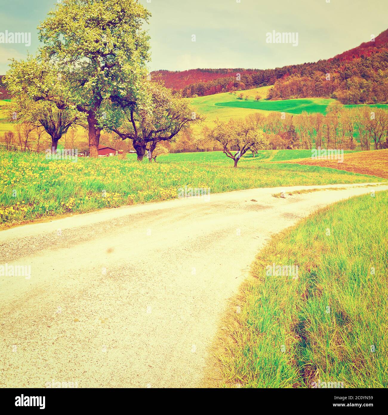 Vintage dirt road blue sky hi-res stock photography and images - Alamy