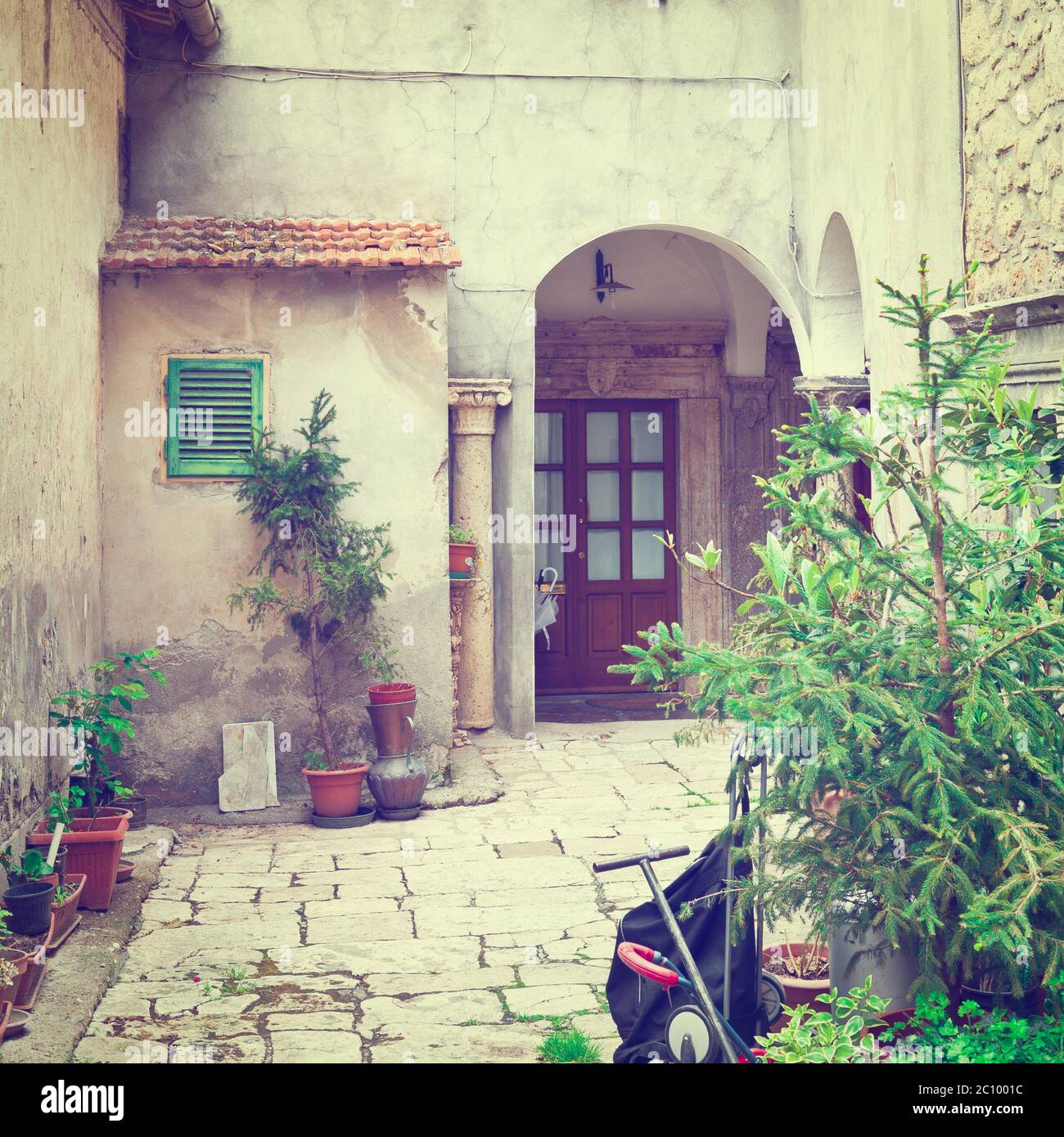Neglected courtyard hi-res stock photography and images - Alamy