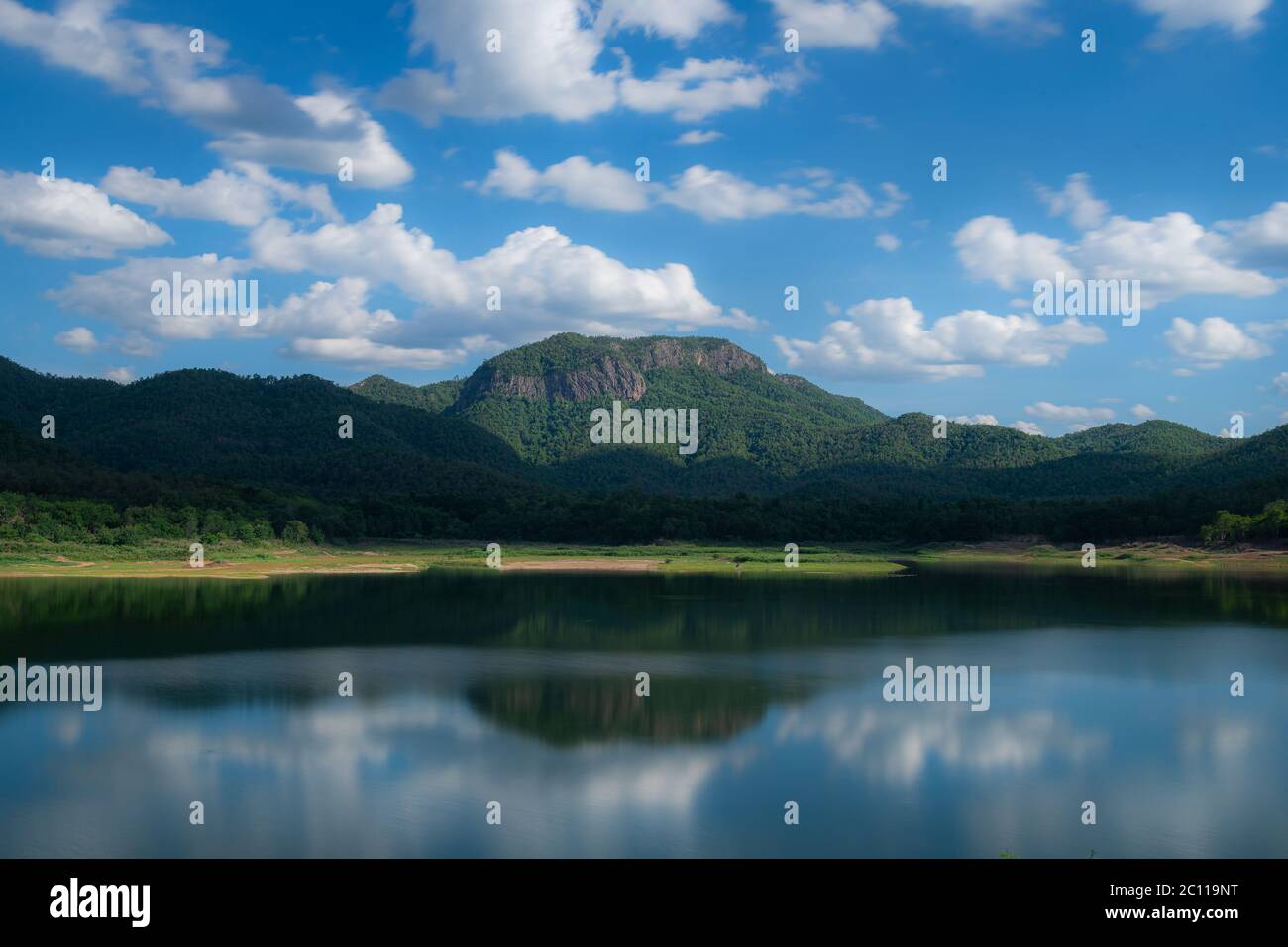 Blue water green mountain hi-res stock photography and images - Alamy
