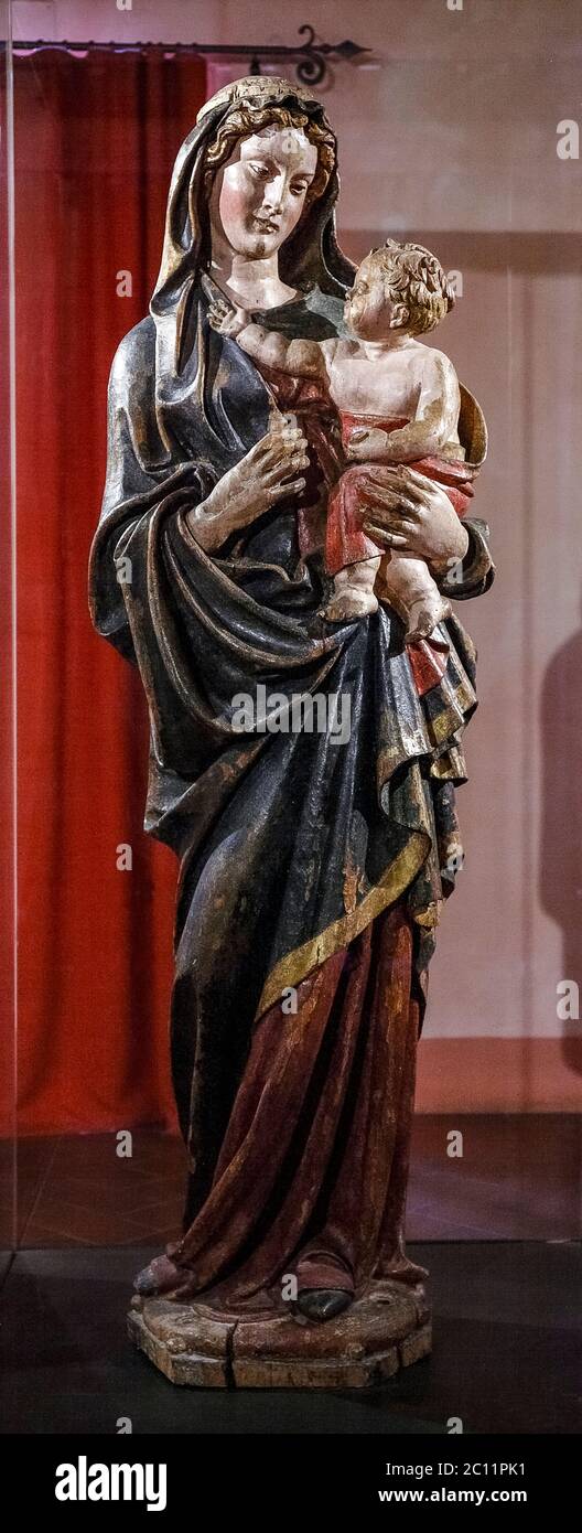 Italy Tuscany - Pitigliano - Palazzo Orsini museum -  Madonna with baby Jesus by Jacopo della Quercia. - XVth Century  -  come from Santa Fiora Stock Photo