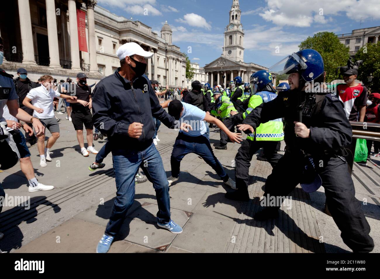 The police confront a right wing mob attempting to disrupt a Black Lives Matter protest in Trafalgar Square Stock Photo
