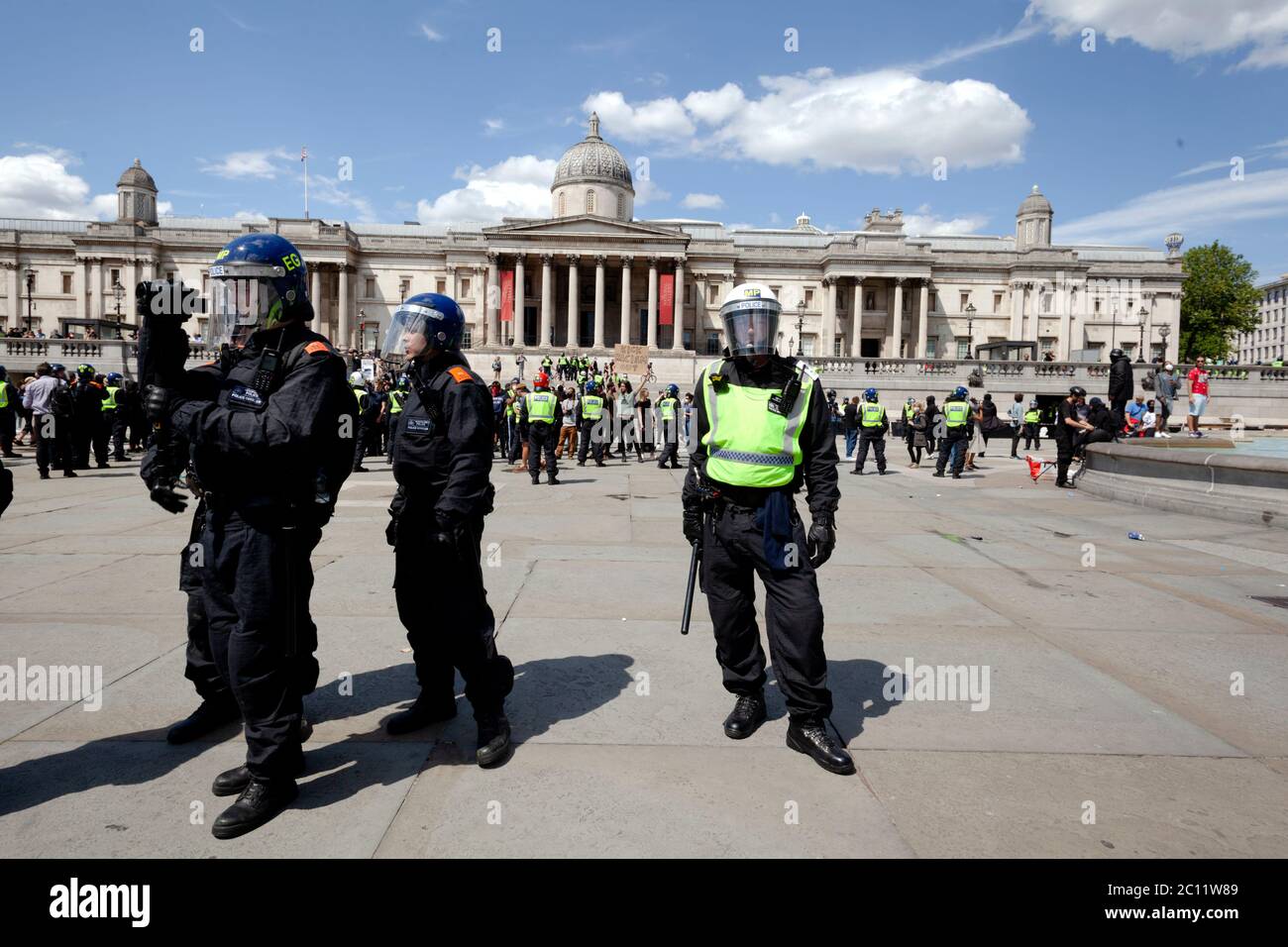 The police confront a right wing mob attempting to disrupt a Black Lives Matter protest in Trafalgar Square Stock Photo