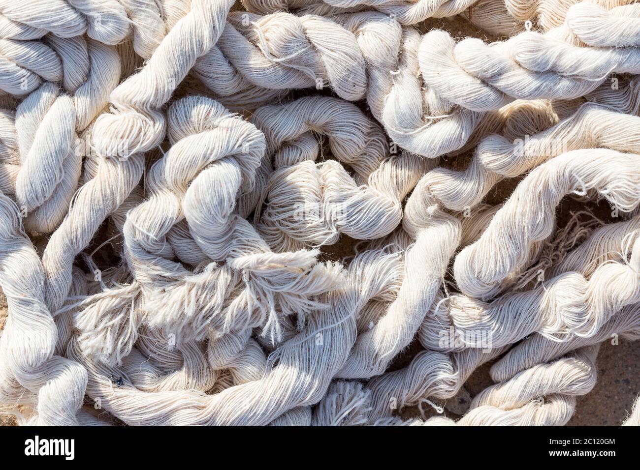 Tangled rope hi-res stock photography and images - Alamy