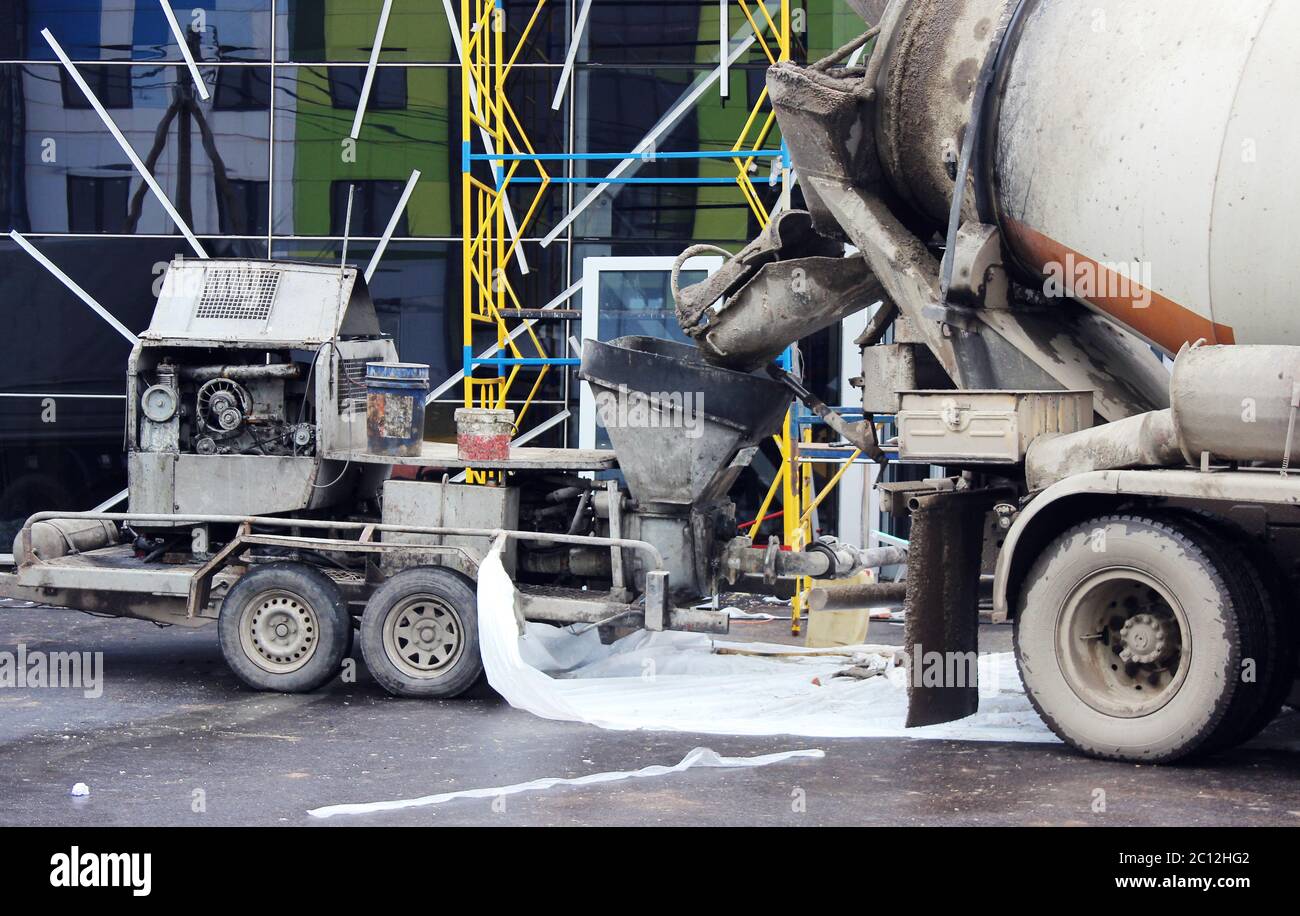 concrete pump and mixer to work together pouring cement floors in the