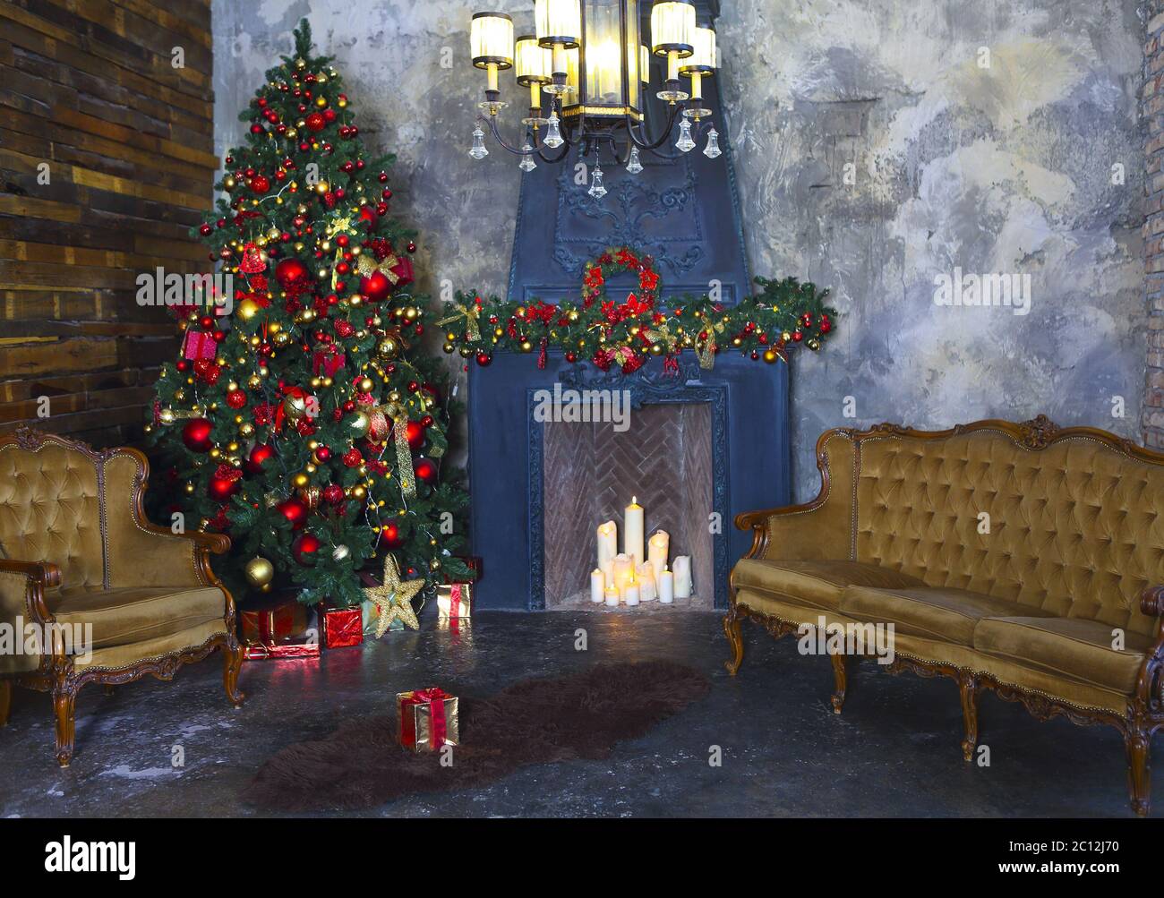 Mantelpiece decorated hi-res stock photography and images - Alamy