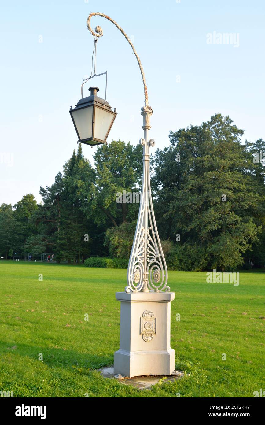 Antique street lamp in park hi-res stock photography and images - Alamy