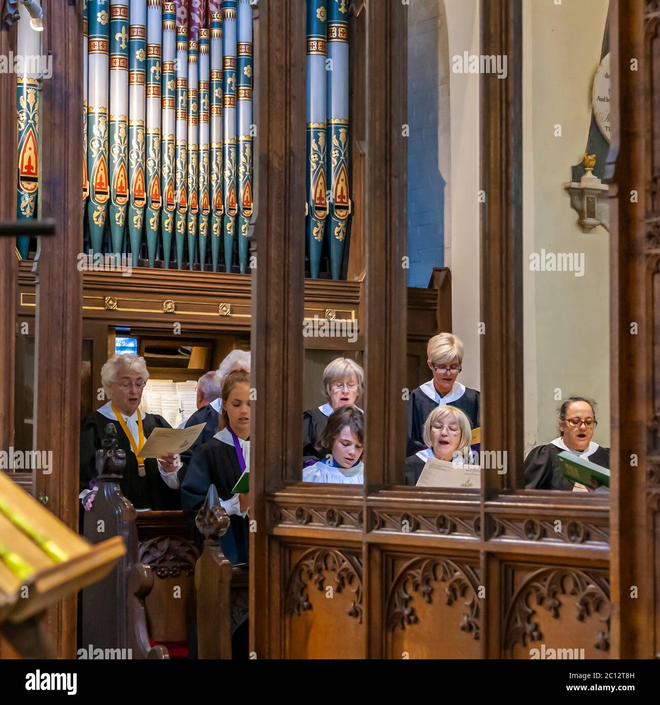 The church choir sings in front of the organ. British Wedding in South Cambridgeshire, England Stock Photo