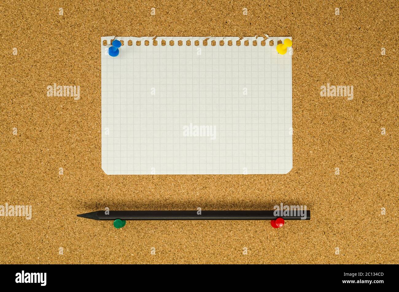 Paper note on pin board hi-res stock photography and images - Alamy