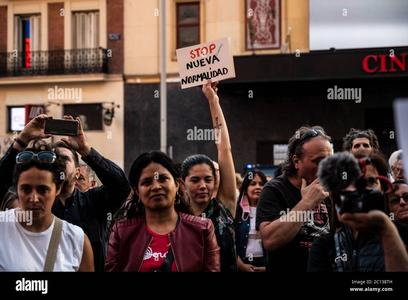 Madrid, Spain. 13th June, 2020. Madrid, Spain. June 13, 2020. A woman protesting against new normality and New World Order conspiracy theory during the coronavirus (COVID-19) crisis. Credit: Marcos del Mazo/Alamy Live News Stock Photo