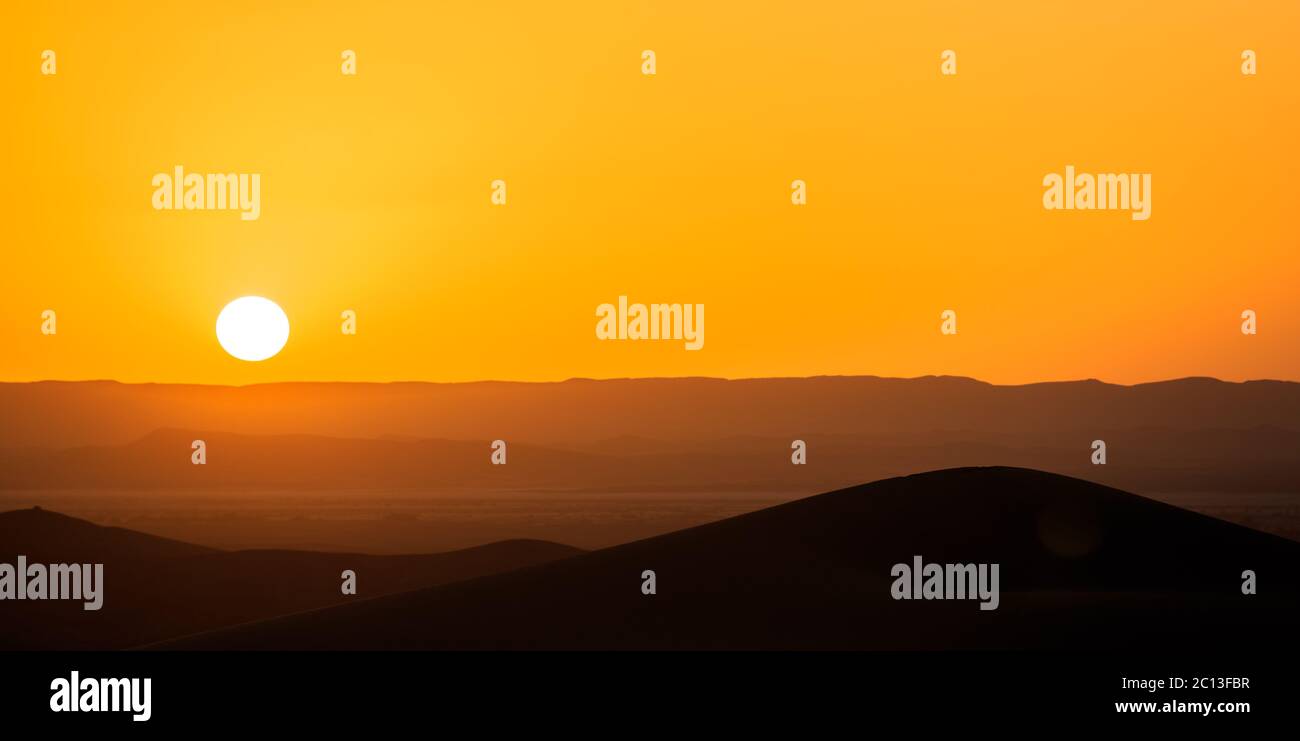 Beautiful sunset over the sand dunes in the Sahara desert, Morocco ...