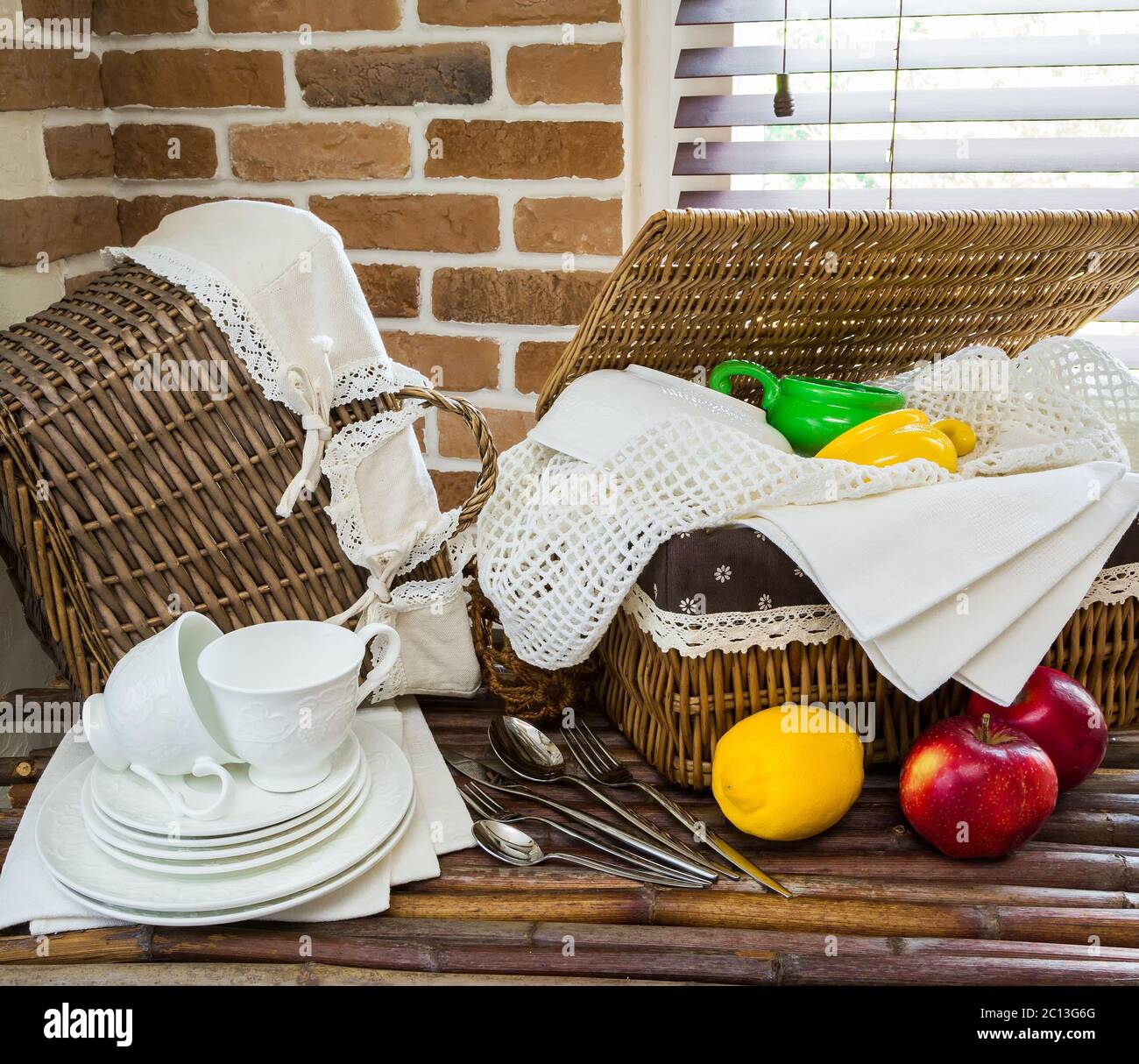 crockery and cutlery Stock Photo Alamy