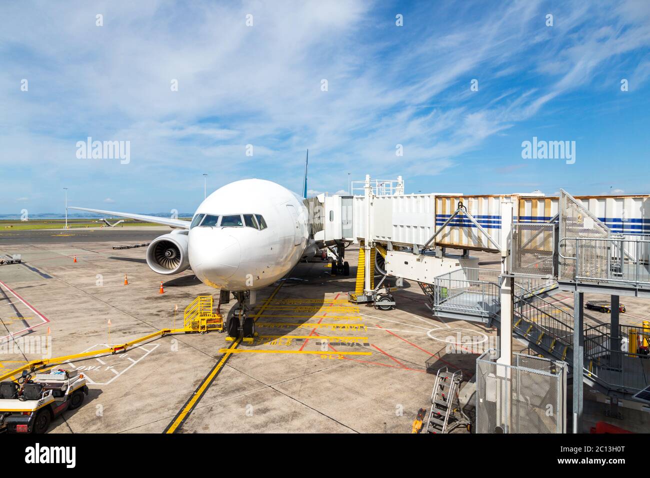 Airplane apron hi-res stock photography and images - Alamy
