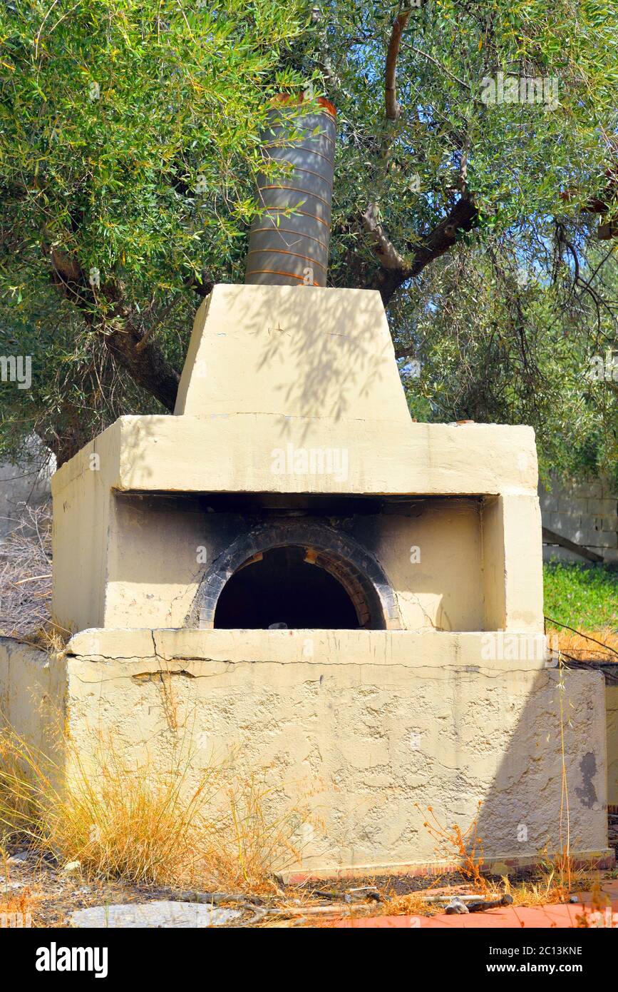 https://c8.alamy.com/comp/2C13KNE/the-old-village-oven-outdoor-2C13KNE.jpg